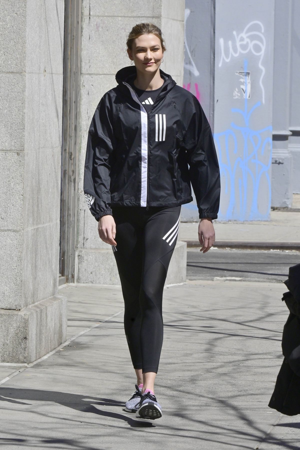 karlie-kloss-on-the-set-of-a-adidas-photoshoot-in-new-york-04-03-2019-1.jpg