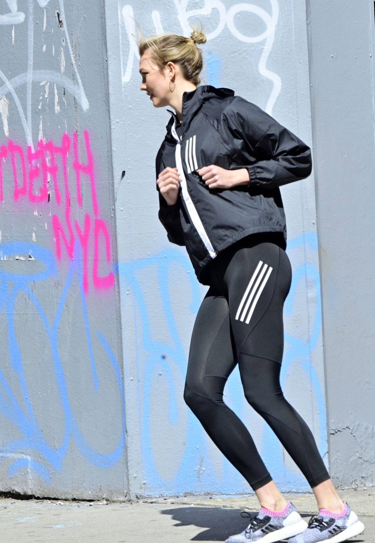 karlie-kloss-on-the-set-of-a-adidas-photoshoot-in-new-york-04-03-2019-5.jpg