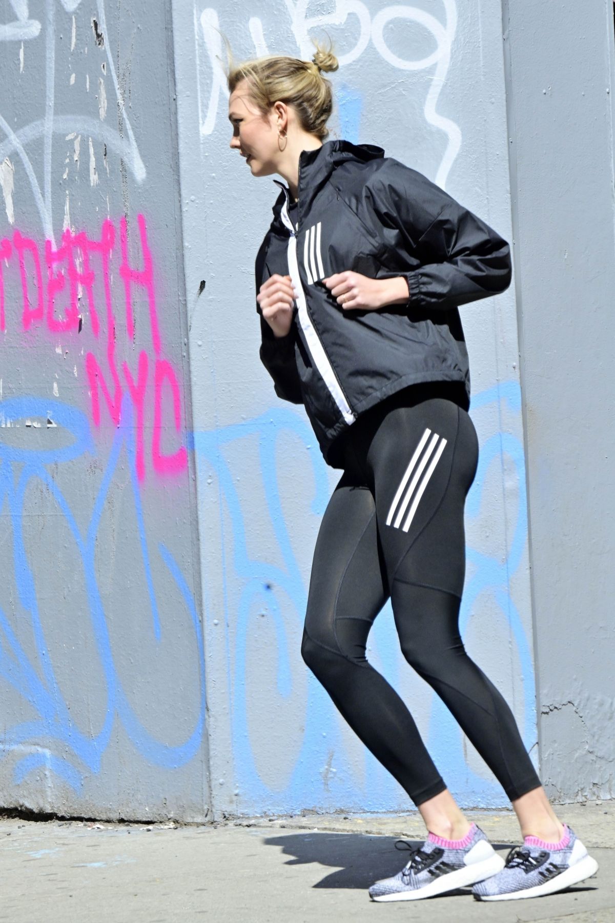 karlie-kloss-on-the-set-of-a-adidas-photoshoot-in-new-york-04-03-2019-8.jpg