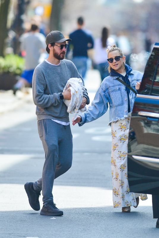 KATE HUDSON and Danny Fujikawa Out in New york 04/08/2019