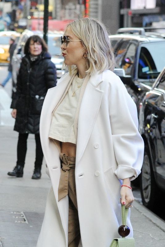 KATE HUDSON Arrives at Good Morning America in New York 04/04/2019