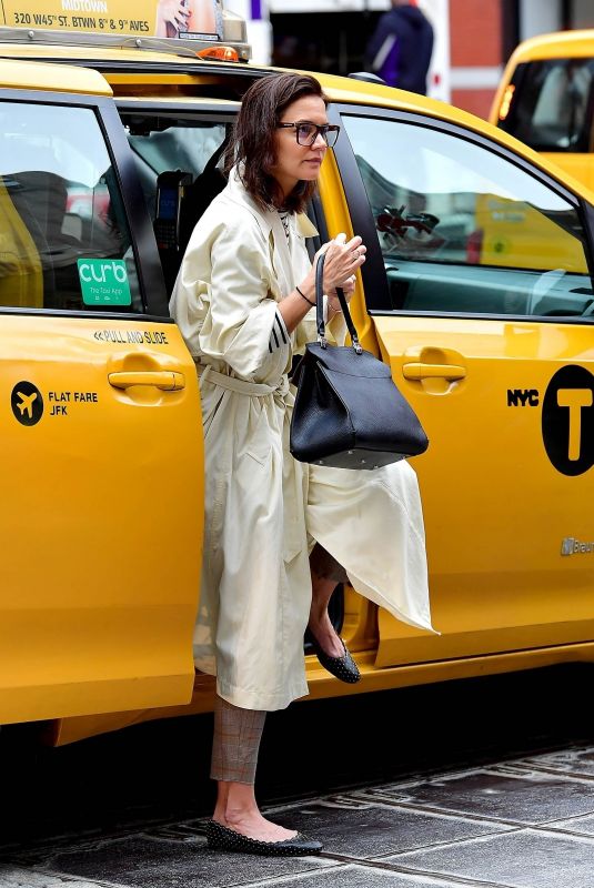 KATIE HOLMES Leaves a Cab in New York 04/18/2019