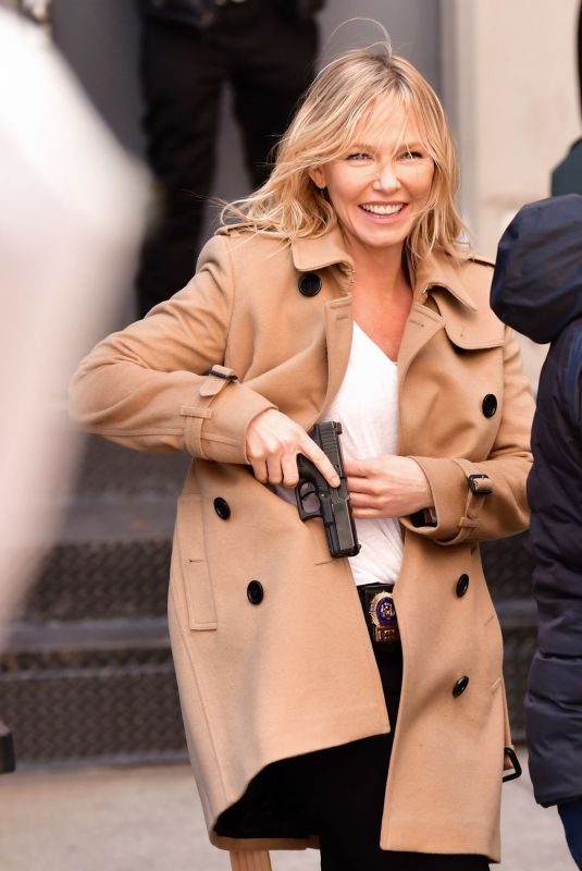 KELLI GIDDISh ont he Set of Law & Order: SVU in New York 04/01/2019