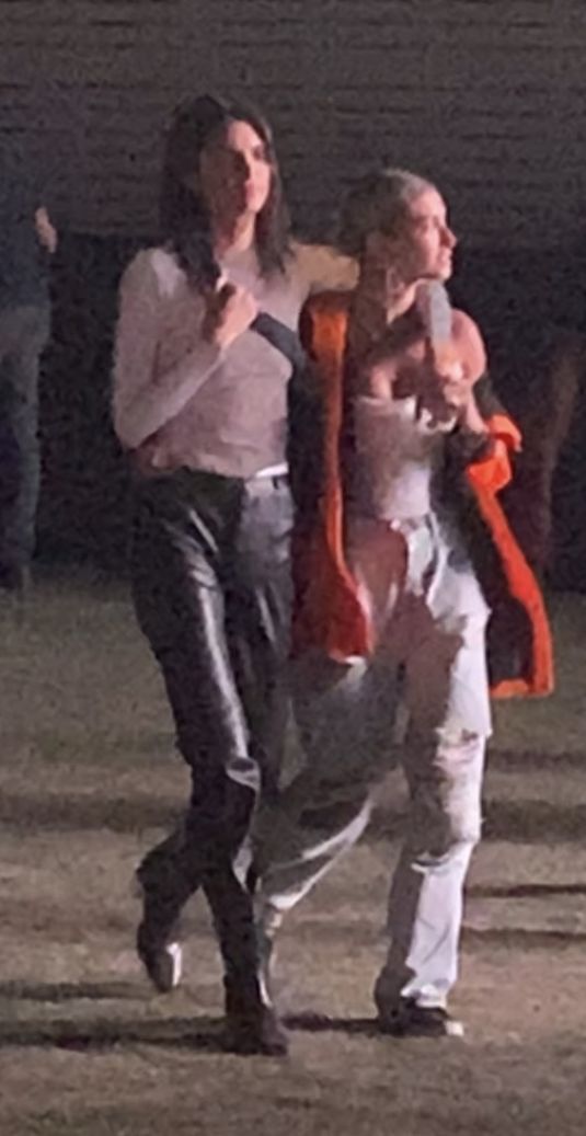 kendall-jenner-and-hailey-bieber-at-2019-coachella-valley-music-and-arts-festival-04-12-2019-2.jpg