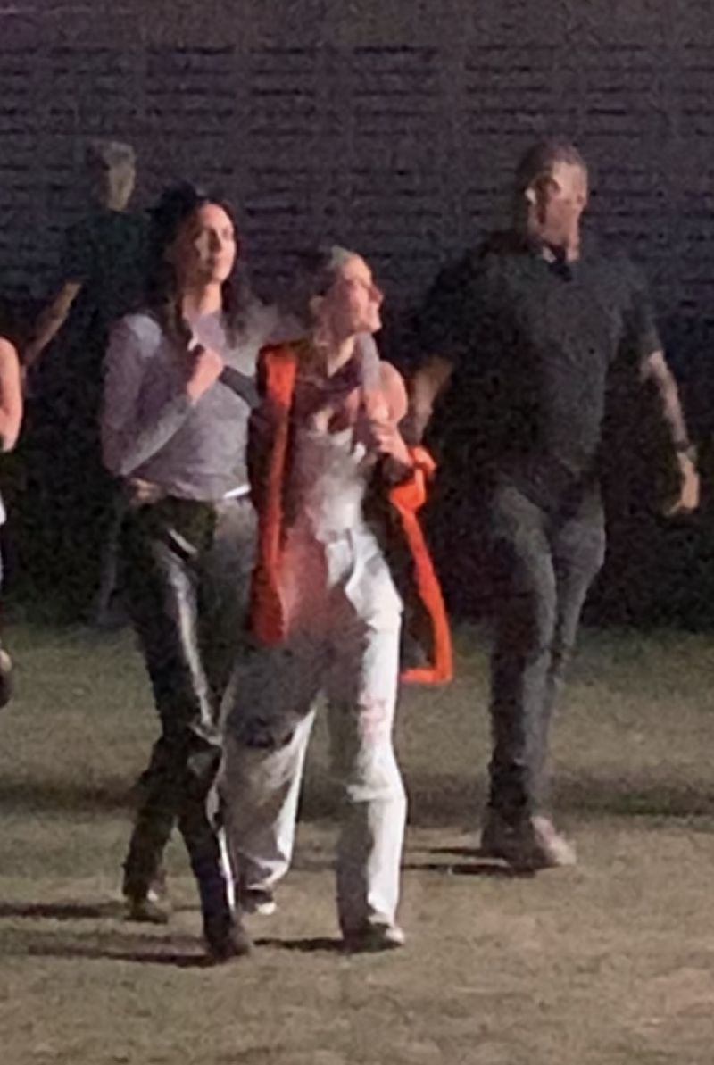 kendall-jenner-and-hailey-bieber-at-2019-coachella-valley-music-and-arts-festival-04-12-2019-3.jpg