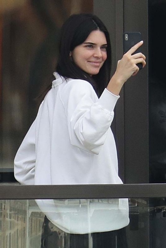 KENDALL JENNER on the Balcony of Her Hotel in Sydney 04/04/2019