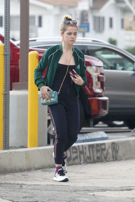 KIERNAN SHIPKA Out and About in Silver Lake 04/20/2019
