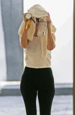 KOURTNEY KARDASHIAN Arrives Incognito at a Dermatologist 04/12/2019