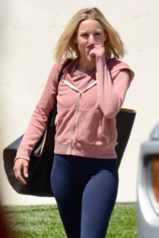 KRISTEN BELL Heading to a Gym in Los Angeles 04/23/2019