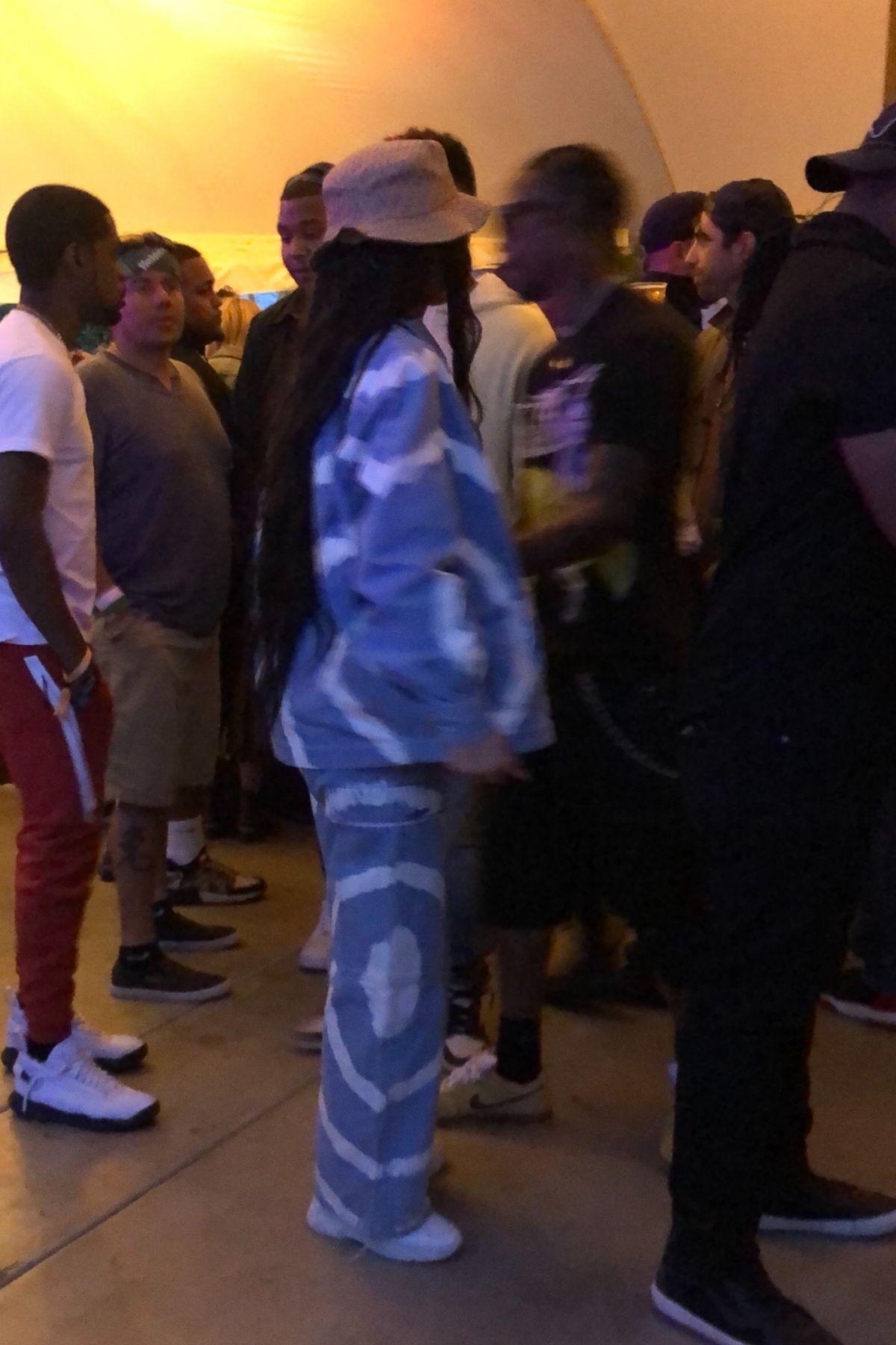 kylie-jenner-and-travis-scott-gets-some-drinks-at-coachelle-in-indio-04-13-2019-2.jpg