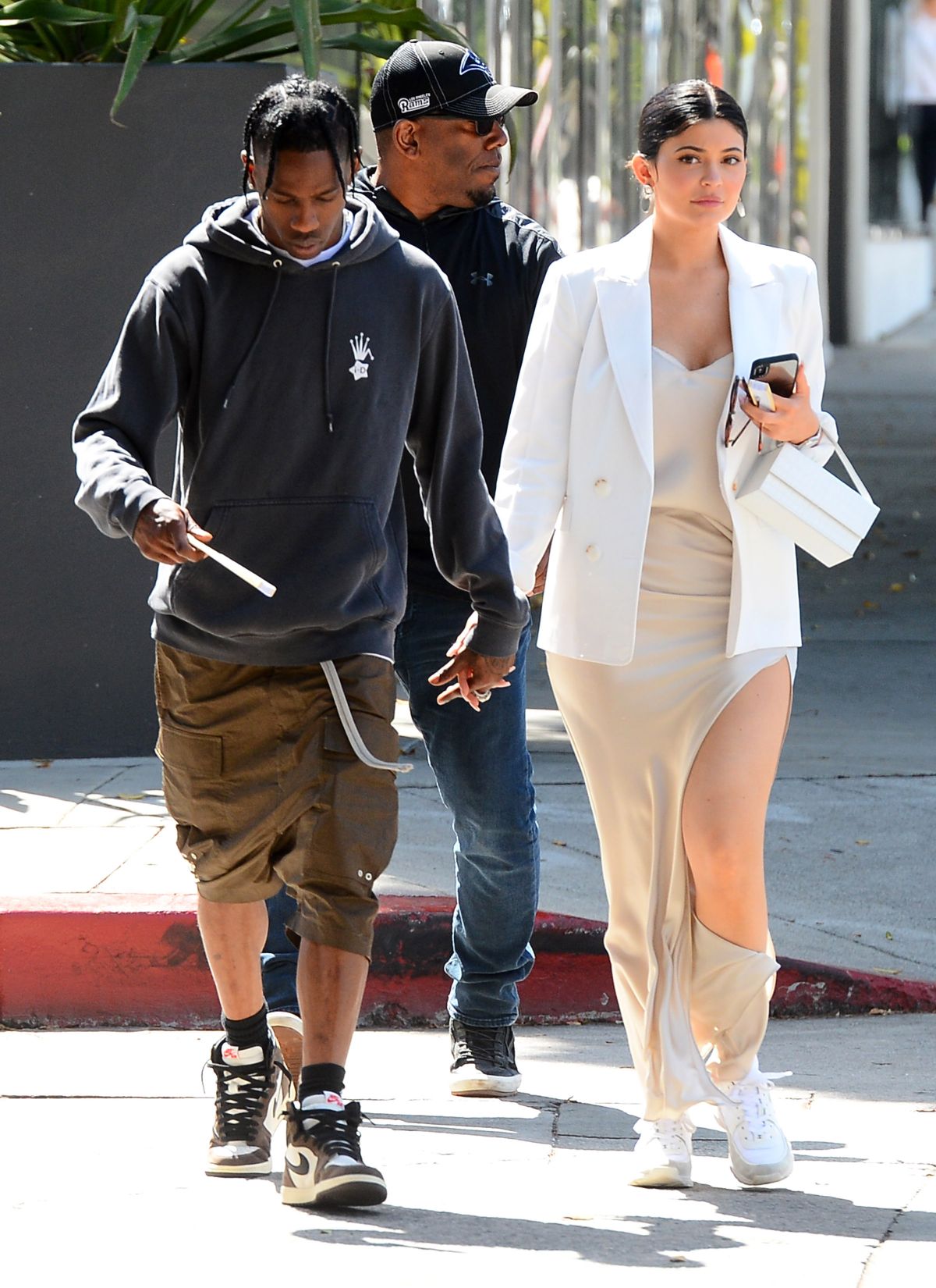 kylie-jenner-and-travis-scott-out-shopping-in-west-hollywood-04-22-2019-2.jpg