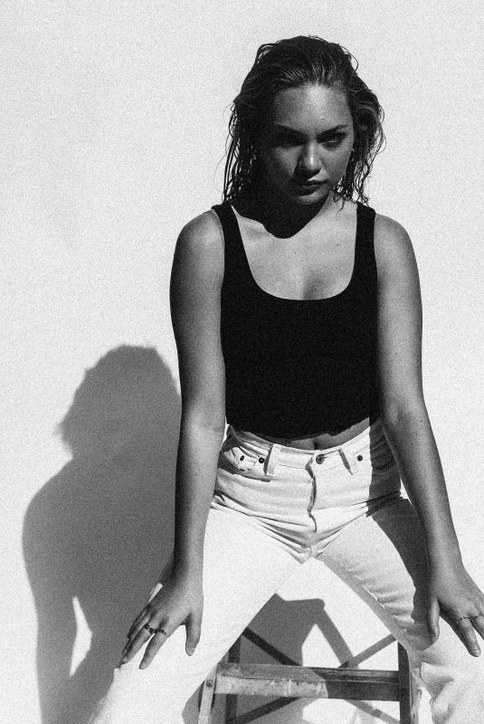 MADDIE ZIEGLER onthe Set of a Photoshoot 2019