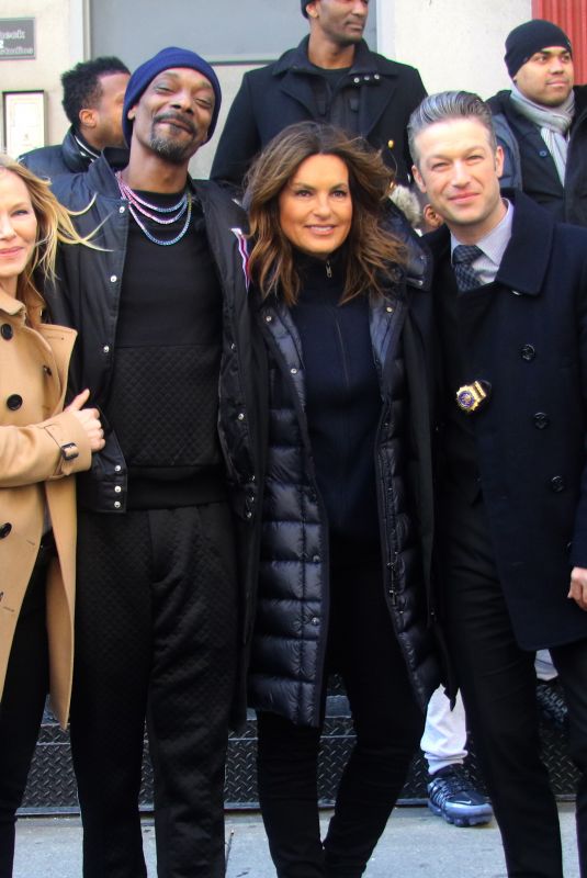 MARISKA HARGITAY and KELLI GIDDISH on the Set of Law and Order: Special Victims Unit 04/01/2019