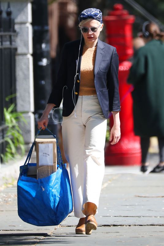 MICHELLE WILIAMS Out and About in Los Angeles 04/30/2019