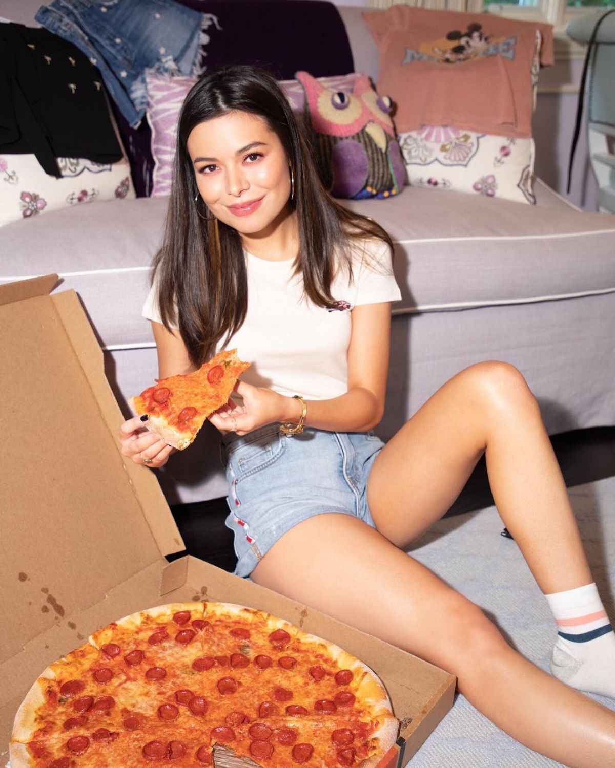 Miranda Cosgrove Eating Pizza Two Of My Favorite