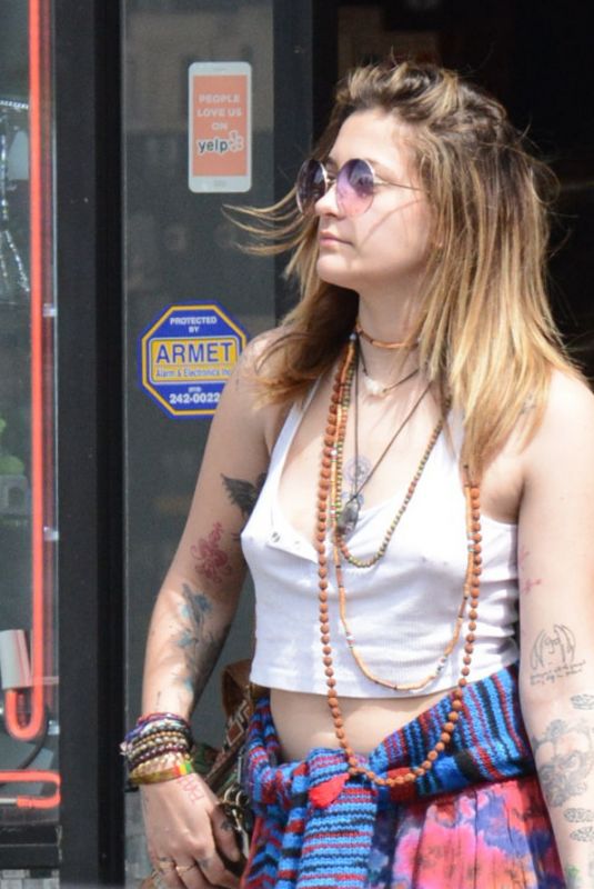 PARIS JACKSON Shopping at Smoke Shop on Sunset Strip 04/08/2019