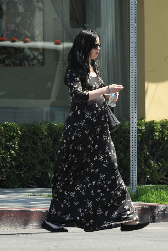 Pregnant KRYSTEN RITTER Out for Lunch in Los Angeles 04/13/2019