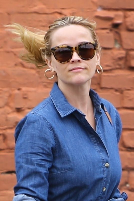 REESE WITHERSPOON Leaves a Spa in Santa Monica 04/28/2019