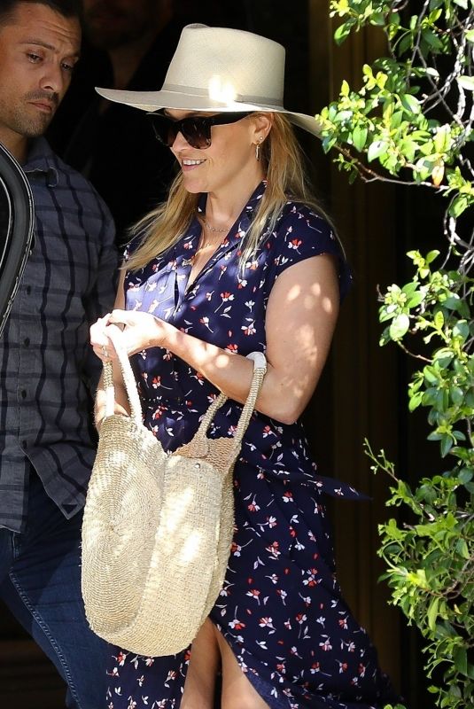 REESE WITHERSPOON Out for Lunch in Los Angeles 04/06/2019