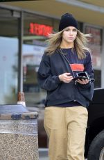 SUKI WATERHOUSE Leaves Whole Foods in West Hollywood 04/05/2019