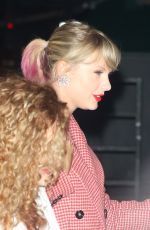 TAYLOR SWIFT Arrives at Gigi Hadid