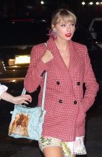 TAYLOR SWIFT Arrives at Gigi Hadid
