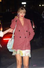 TAYLOR SWIFT Arrives at Gigi Hadid