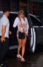 TAYLOR SWIFT Arrives at Her Apartment in New York 04/22/2019