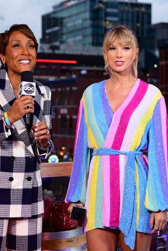 TAYLOR SWIFT on Interview with Robin Roberts at NFL Draft in Nashville 04/25/2019