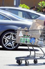 ARIEL WINTER Shopping at Grocery Store in Studio City 05/08/2019