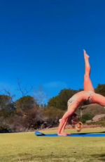 BRITNEY SPEARS in Bikini Doing Yoga - Instagram Video 05/04/2019