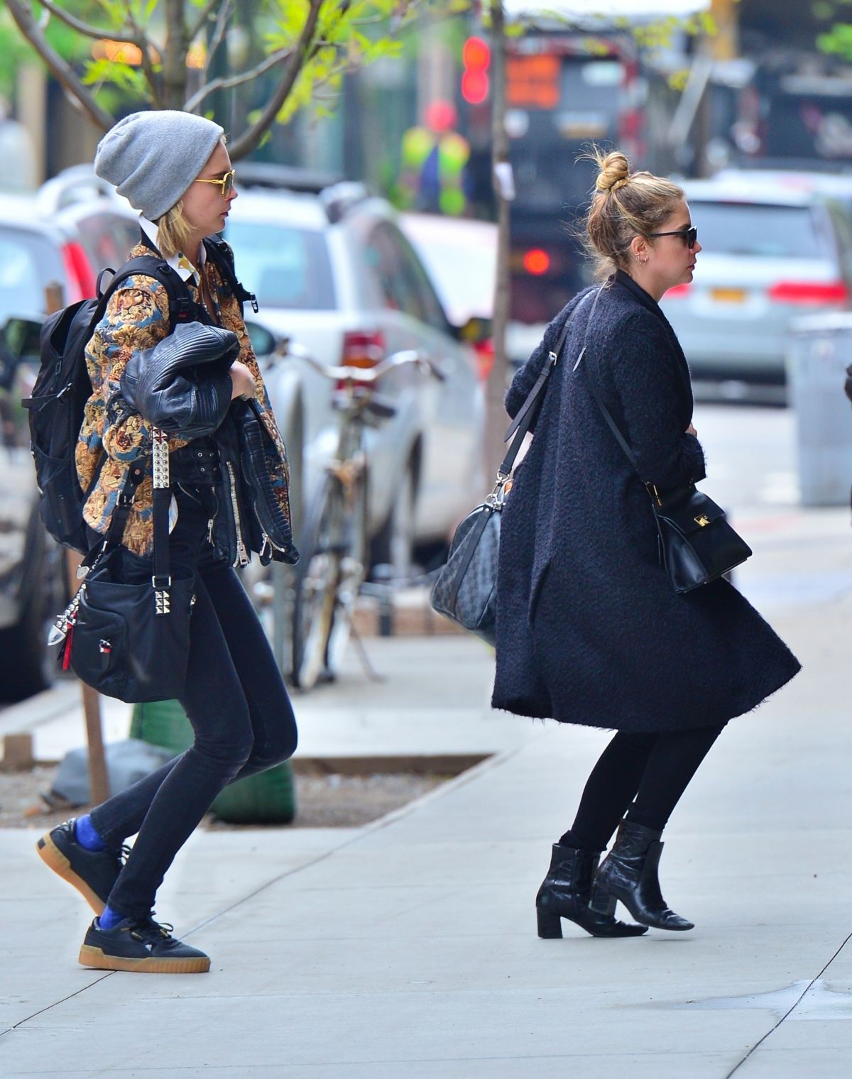 cara-delevingne-and-ashley-benson-arrives-at-their-apartment-in-new-york-05-01-2019-1.jpg