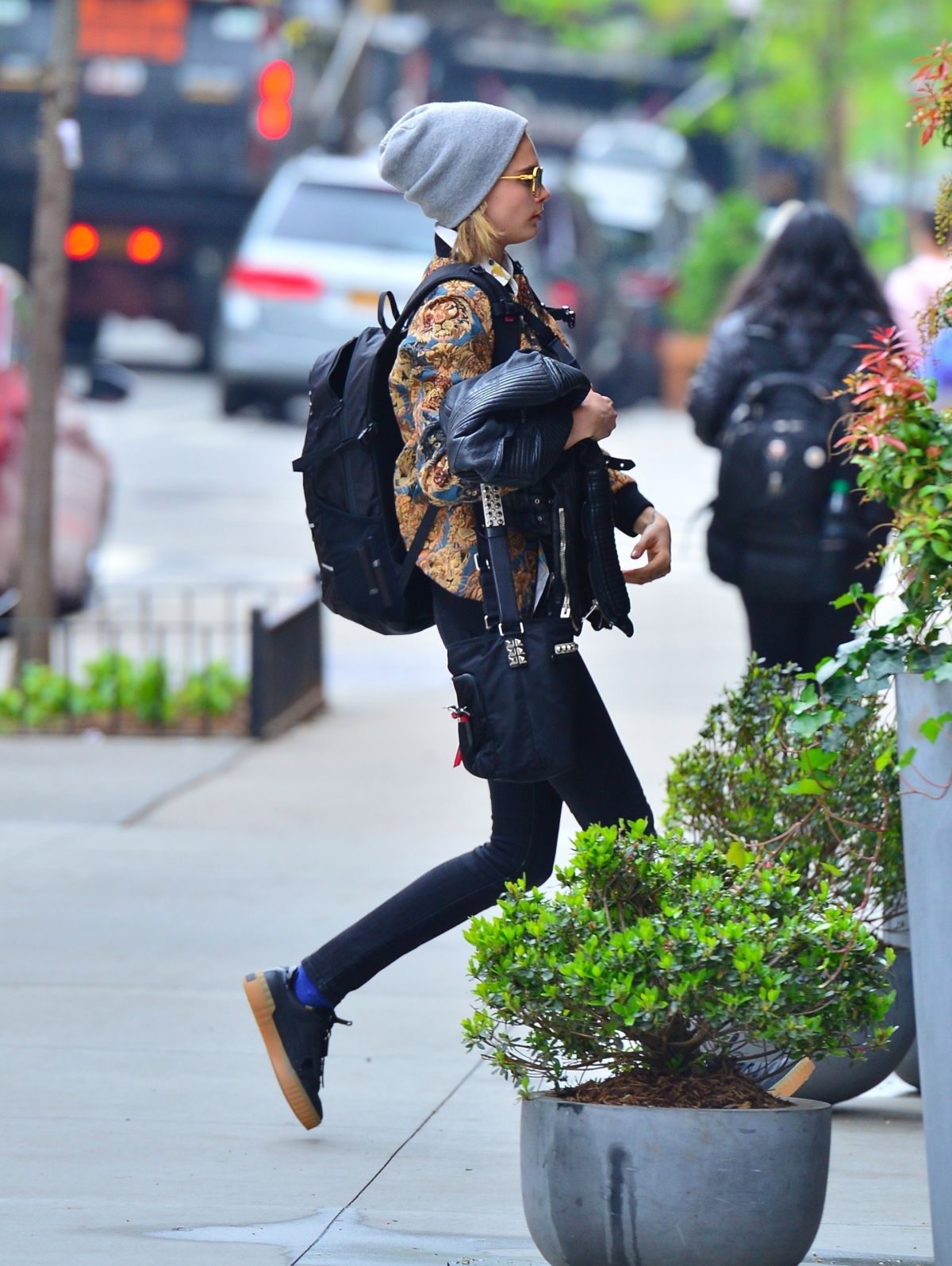 cara-delevingne-and-ashley-benson-arrives-at-their-apartment-in-new-york-05-01-2019-4.jpg