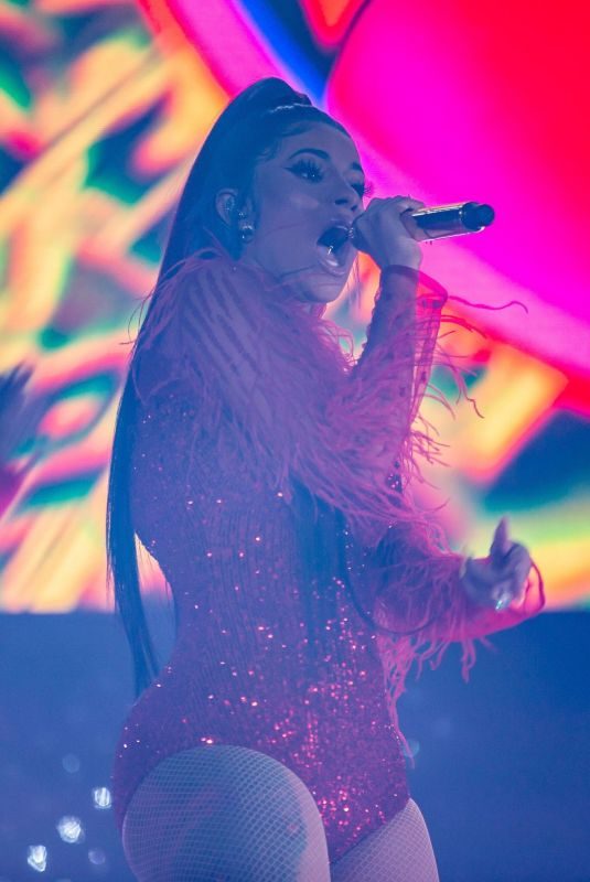 CARDI B Performs at Wells Fargo Arena in Des Monies 05/03/2019
