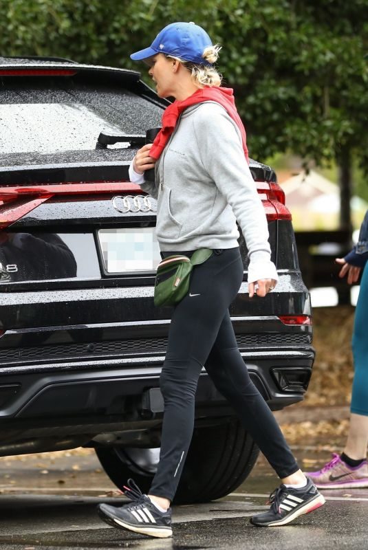 ELIZABETH BANKS Out Hiking in Los Angeles 05/26/2019