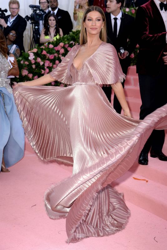 GISELE BUNDCHEN at 2019 Met Gala in New York 05/06/2019