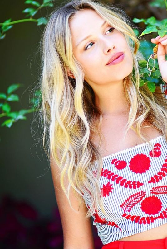 GRACIE DZIENNY - Instagram Pictures, May 2019