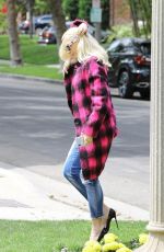 GWEN STEFANI Heading to a Church in Los Angeles 05/12/2019