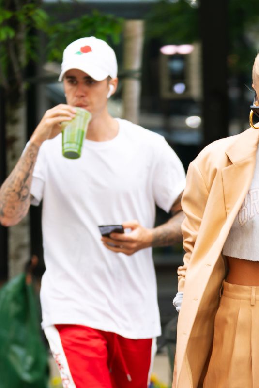 HAILEY and Justin BIEBER Out and About in New York 05/04/2019