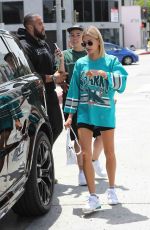 HAILEY and Justin BIEBER Out for Breakfast in West Hollywood 05/18/2019