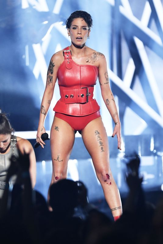 HALSEY Performs at Billboard Music Awards in Las Vegas 05/01/2019