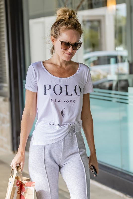 HAYLEY ROBERTS Out Shopping in Los Angeles 05/20/2019