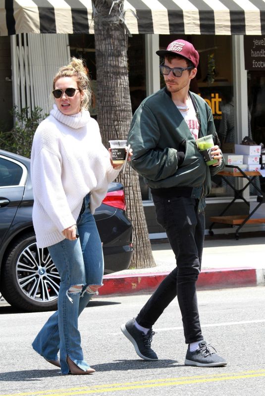 HILARY DUFF and Matthew Koma Out for Coffee in Los Angeles 05/28/2019
