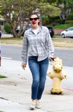 JENNIFER GARNER Having Fun Out in Brentwood 05/23/2019