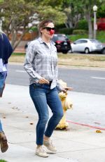 JENNIFER GARNER Having Fun Out in Brentwood 05/23/2019
