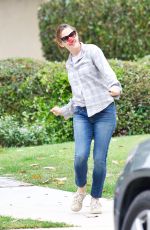 JENNIFER GARNER Having Fun Out in Brentwood 05/23/2019