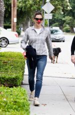 JENNIFER GARNER Having Fun Out in Brentwood 05/23/2019