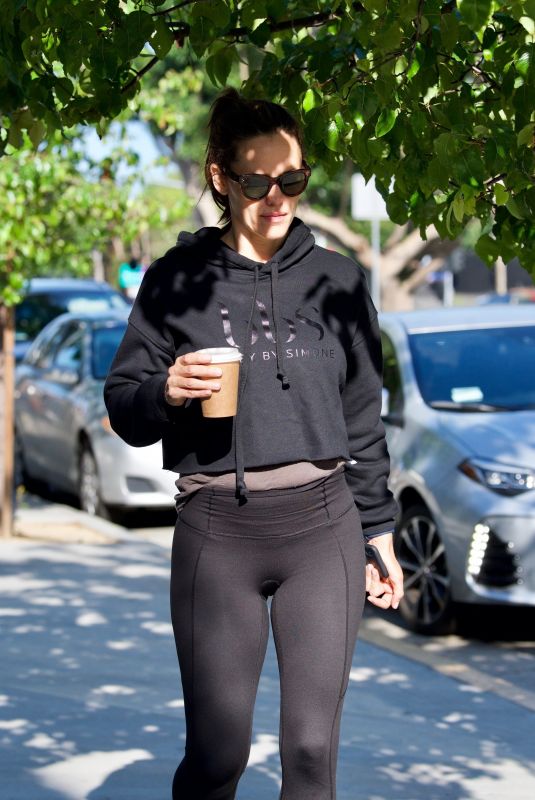 JENNIFER GARNER Out for Coffee in Brentwood 05/11/2019