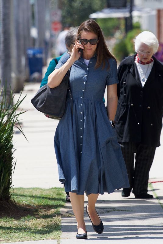 JENNIFER GARNER Out in Brentwood 05/05/2019