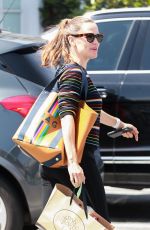 JENNIFER GARNER Out Shopping in Brentwood 05/01/2019